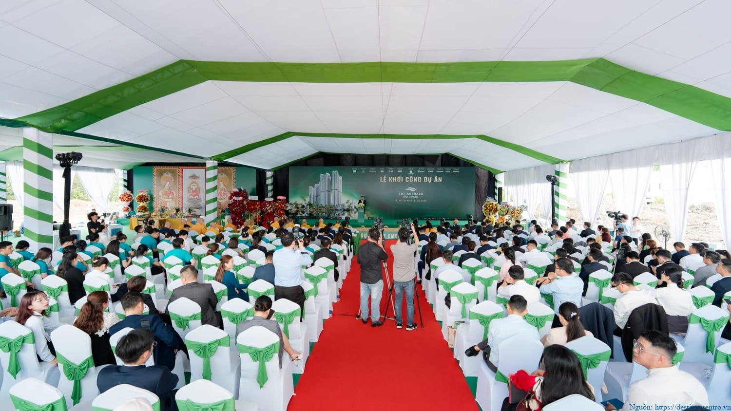 Toàn cảnh buổi lễ khởi công dự án The Emerald River Park với người tham dự